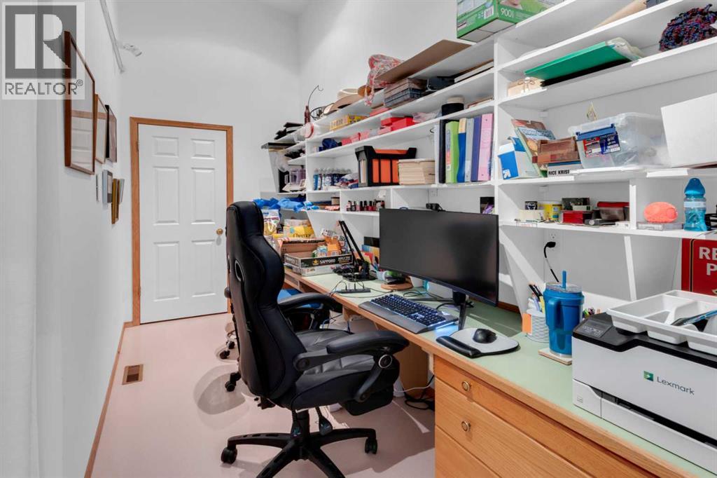 4 Christie Gardens Sw, Calgary, Alberta  T3H 3B5 - Photo 22 - A2277543