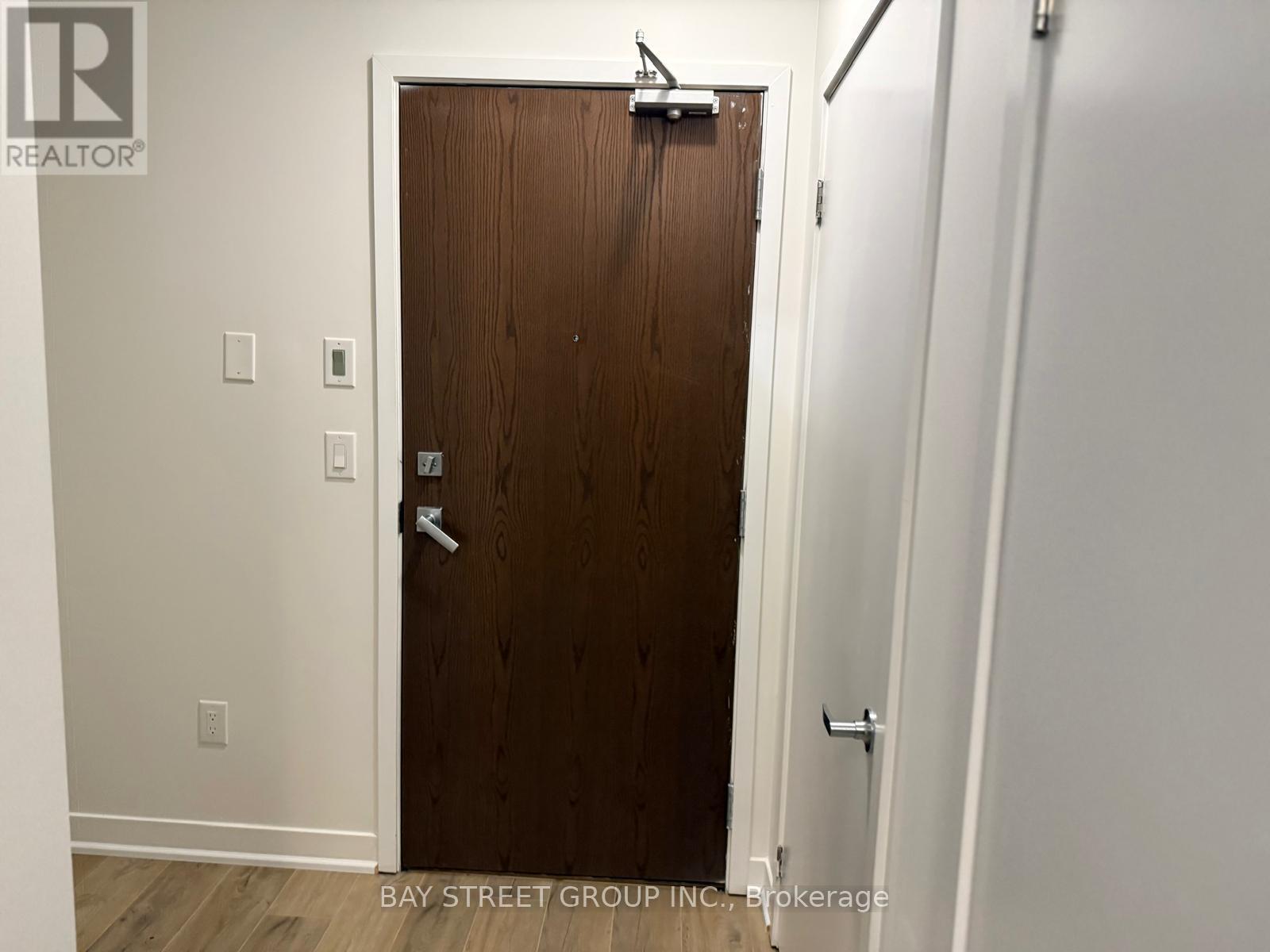 1610 - 360 Square One Drive, Mississauga, Ontario  L5B 0G7 - Photo 6 - W12788930