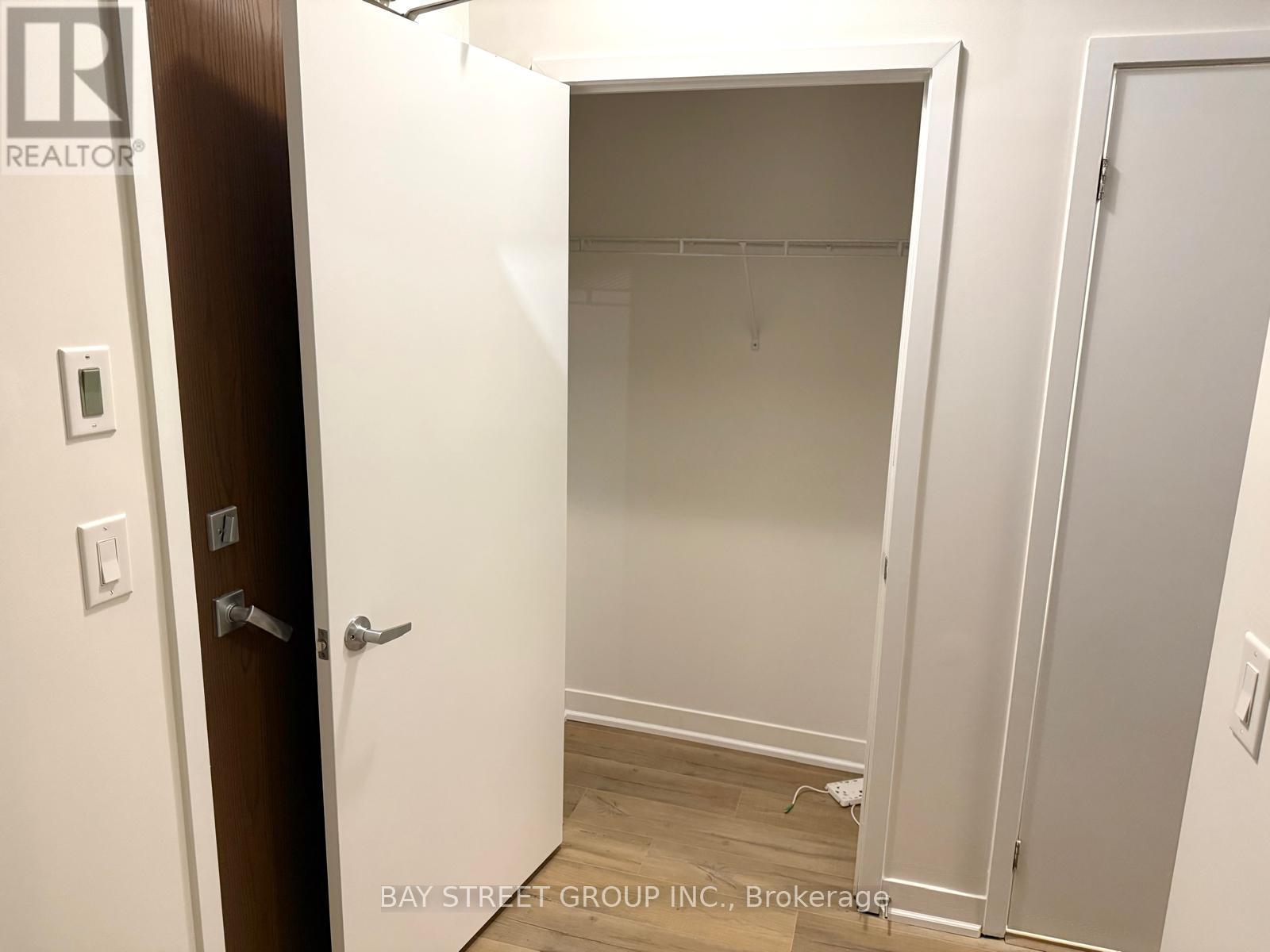 1610 - 360 Square One Drive, Mississauga, Ontario  L5B 0G7 - Photo 8 - W12788930