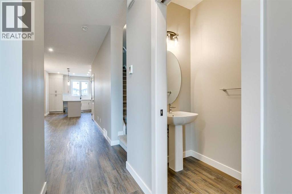 463 Hotchkiss Manor Se, Calgary, Alberta  T3S 0N3 - Photo 4 - A2285291