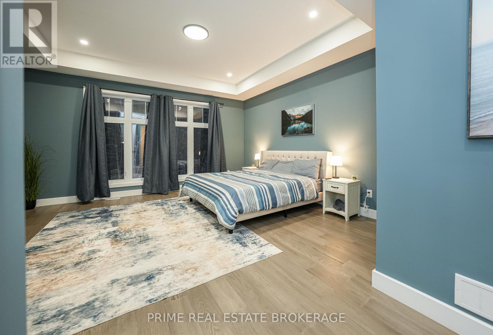 10224 Lakeview Avenue, Lambton Shores, Ontario  N0M 1T0 - Photo 11 - X12788948