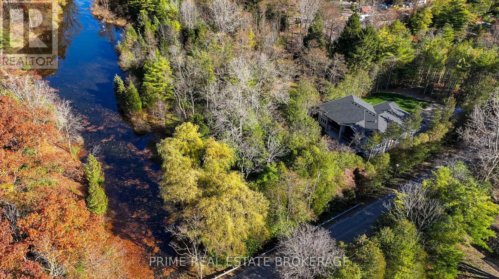 10224 Lakeview Avenue, Lambton Shores, Ontario  N0M 1T0 - Photo 30 - X12788948