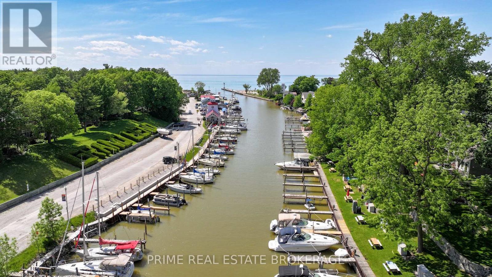 10224 Lakeview Avenue, Lambton Shores, Ontario  N0M 1T0 - Photo 33 - X12788948