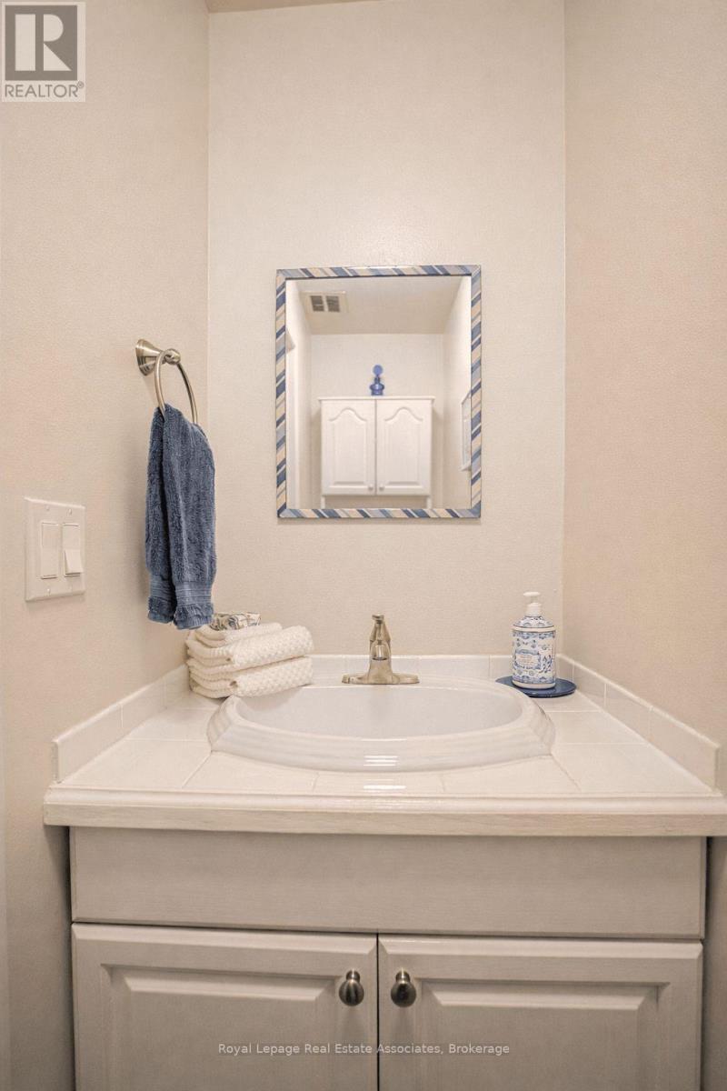 51 - 5475 Lakeshore Road, Burlington, Ontario  L7L 1E1 - Photo 21 - W12779284