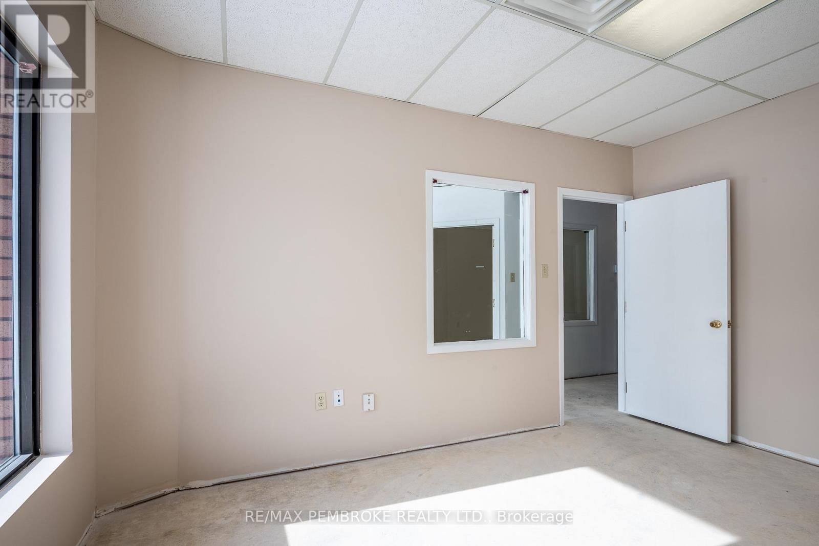 3 - 595 Pembroke Street E, Pembroke, Ontario  K8A 3L7 - Photo 12 - X12788932