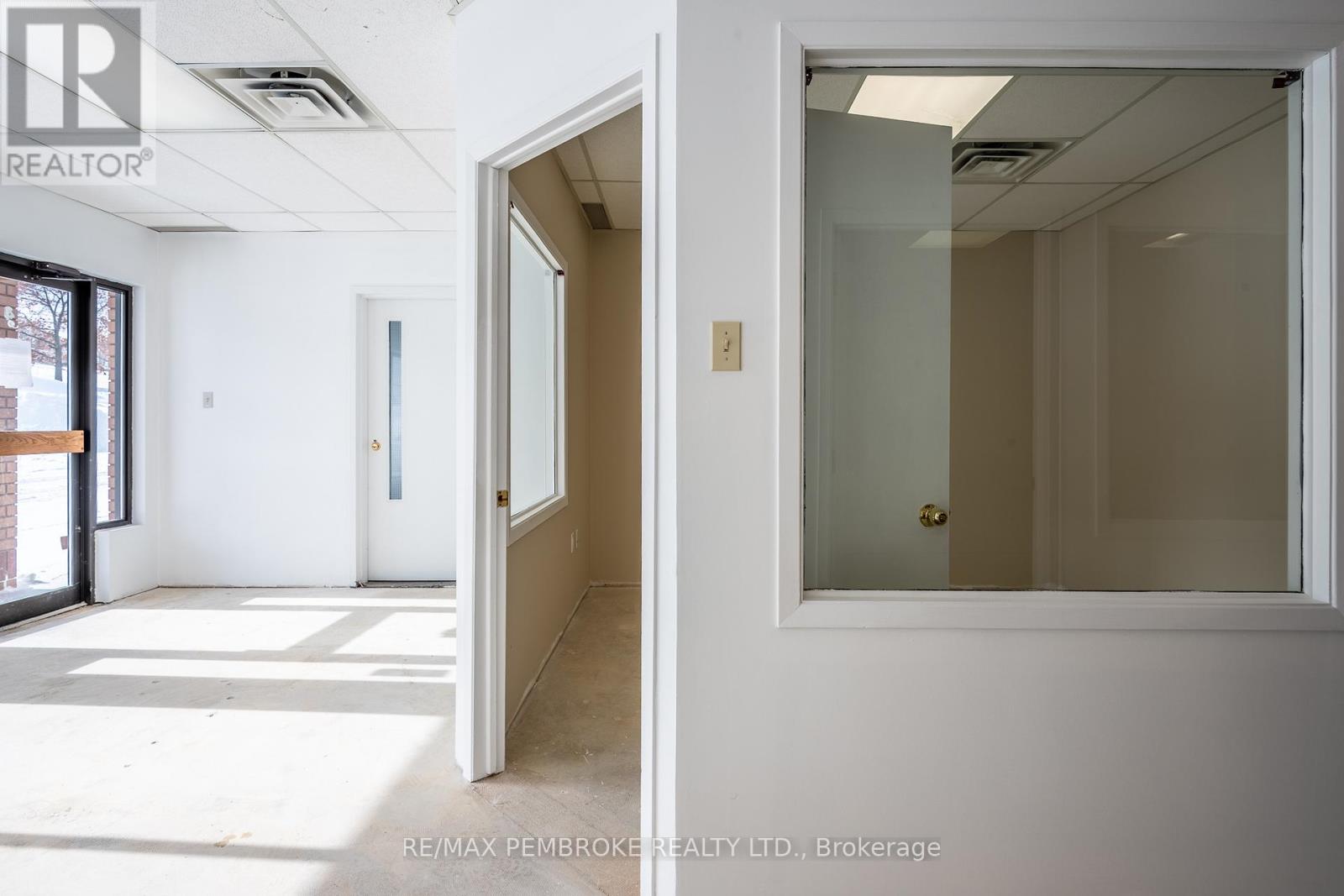 3 - 595 Pembroke Street E, Pembroke, Ontario  K8A 3L7 - Photo 13 - X12788932