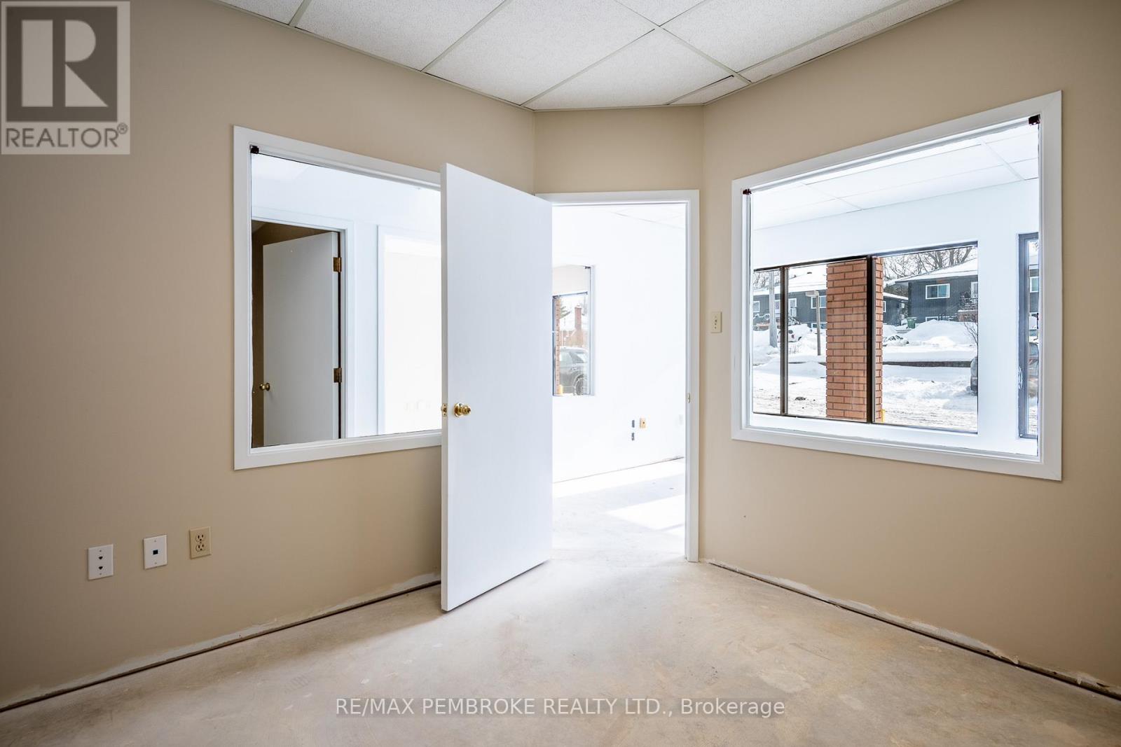 3 - 595 Pembroke Street E, Pembroke, Ontario  K8A 3L7 - Photo 14 - X12788932