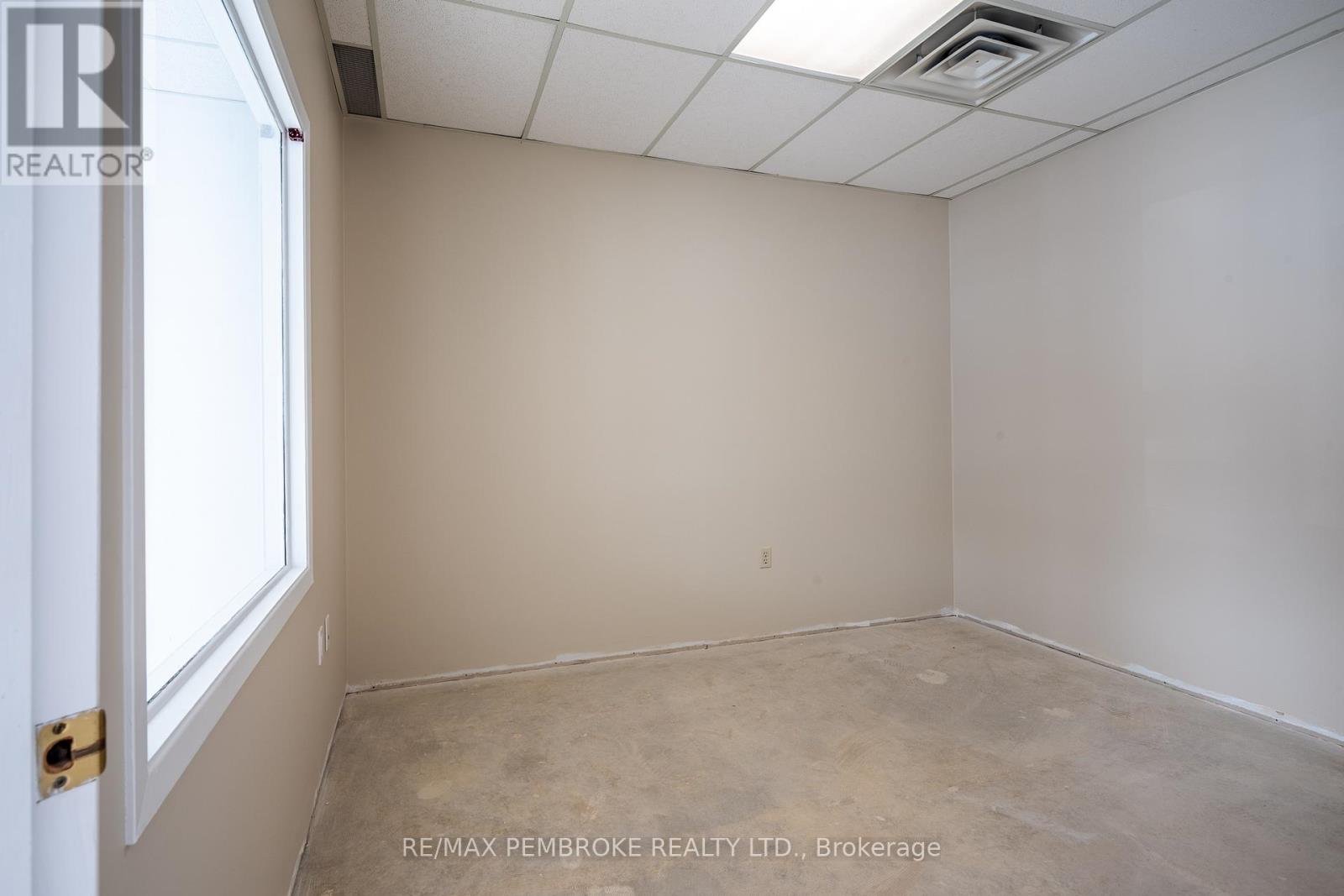 3 - 595 Pembroke Street E, Pembroke, Ontario  K8A 3L7 - Photo 15 - X12788932