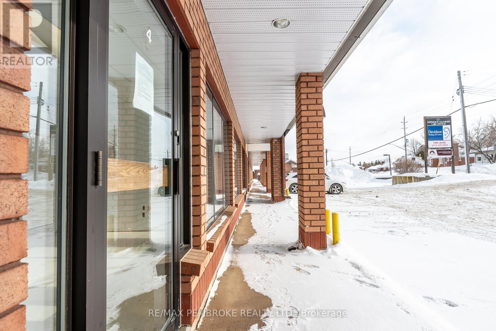 3 - 595 Pembroke Street E, Pembroke, Ontario  K8A 3L7 - Photo 6 - X12788932