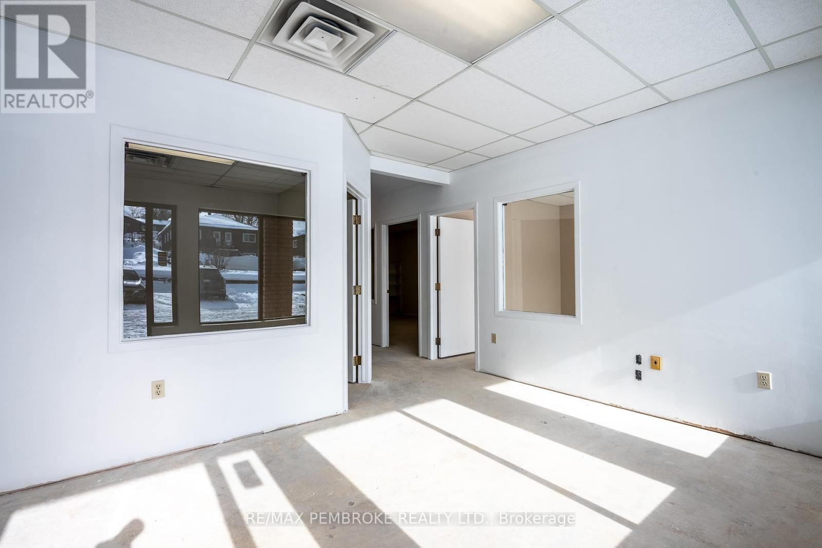 3 - 595 Pembroke Street E, Pembroke, Ontario  K8A 3L7 - Photo 7 - X12788932