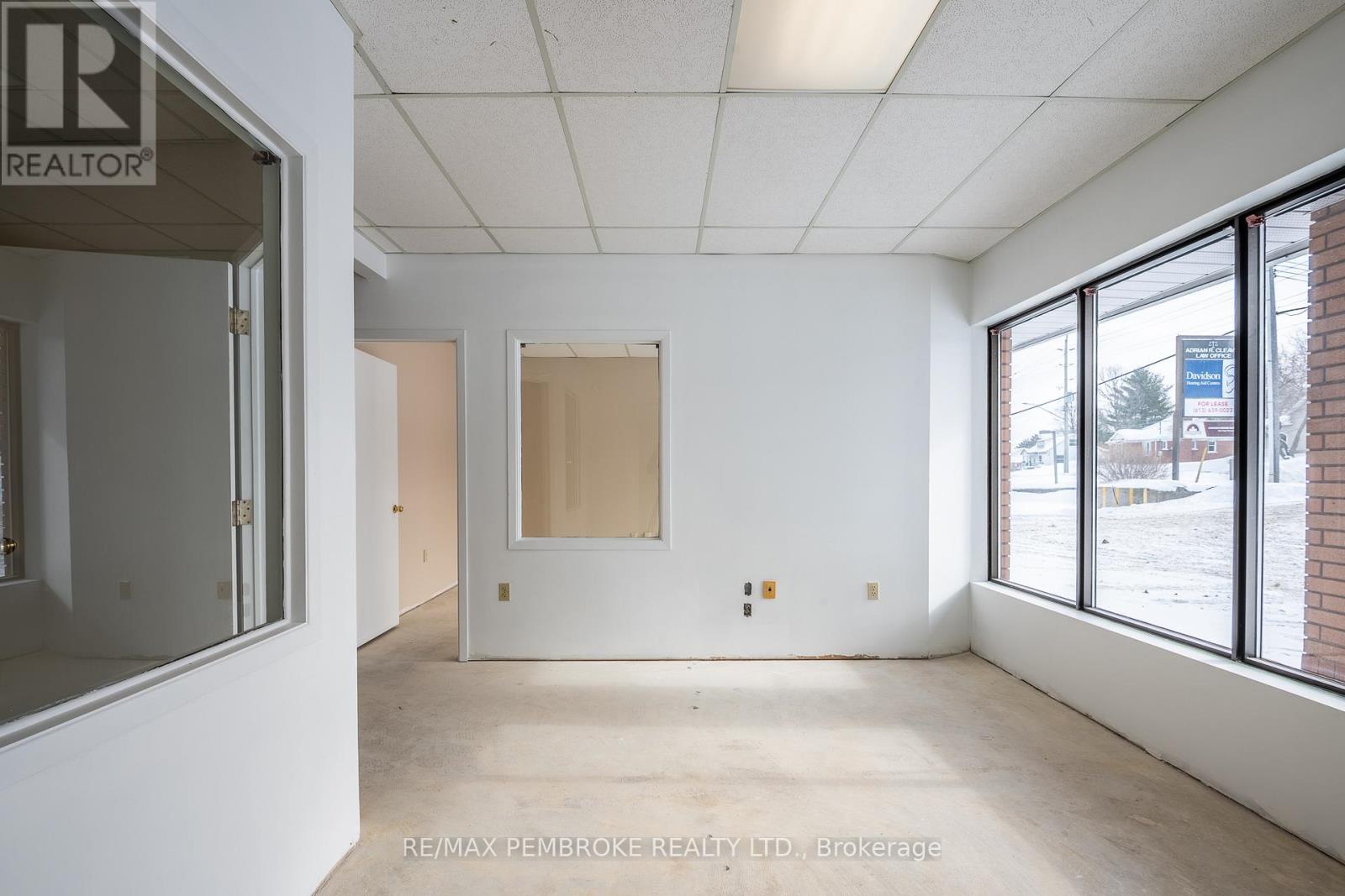 3 - 595 Pembroke Street E, Pembroke, Ontario  K8A 3L7 - Photo 8 - X12788932