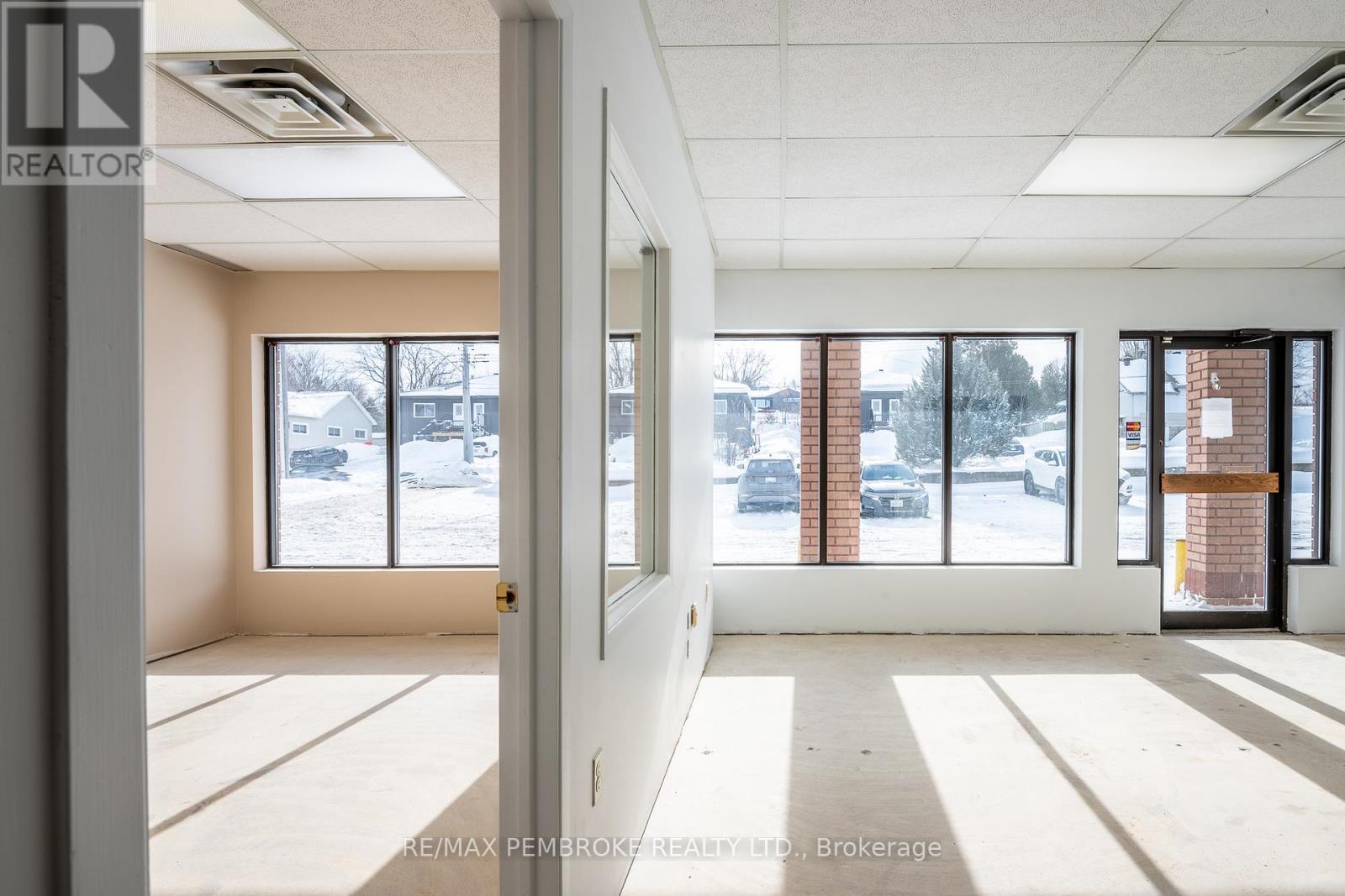 3 - 595 Pembroke Street E, Pembroke, Ontario  K8A 3L7 - Photo 9 - X12788932