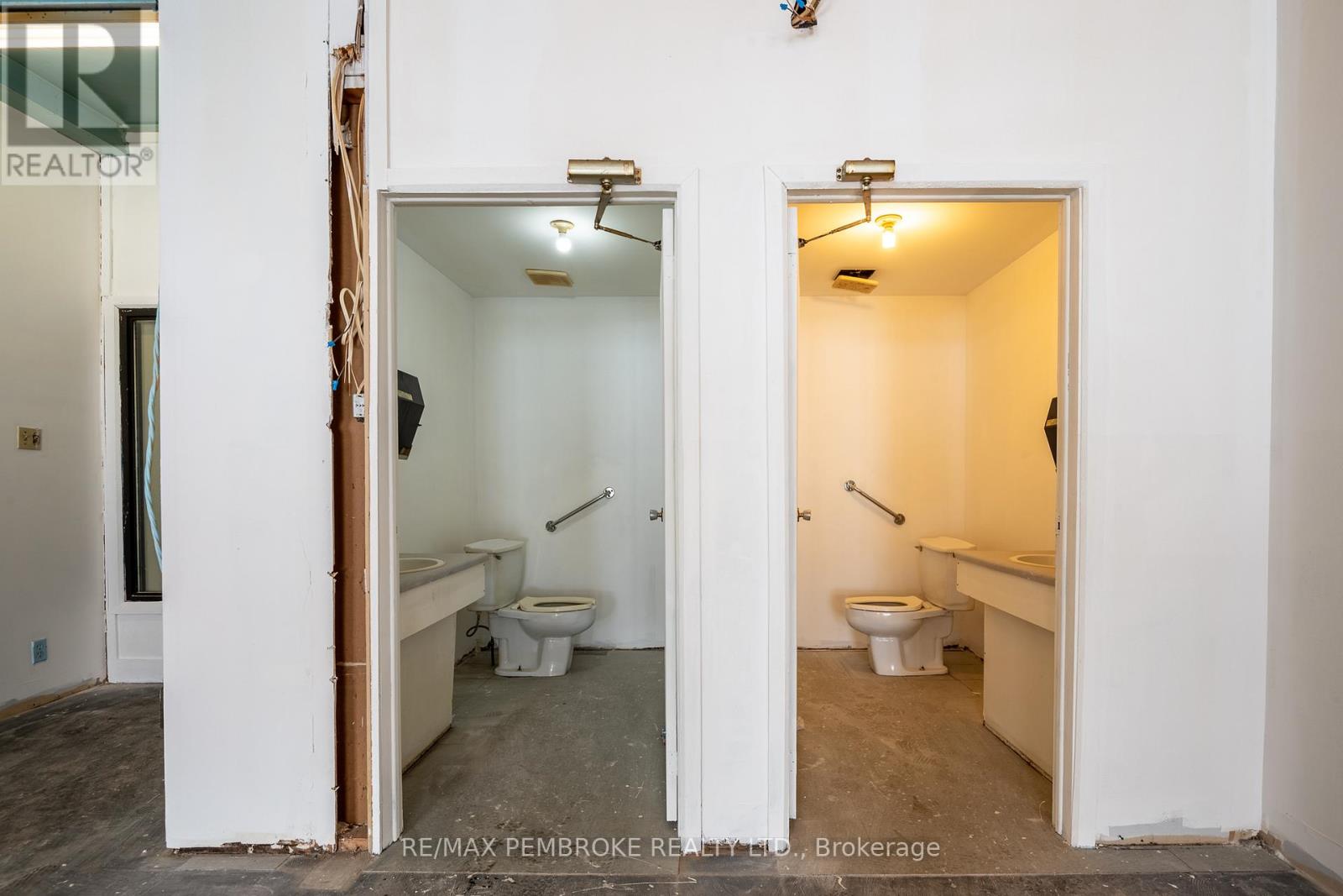 4 - 595 Pembroke Street E, Pembroke, Ontario  K8A 3L7 - Photo 9 - X12788962