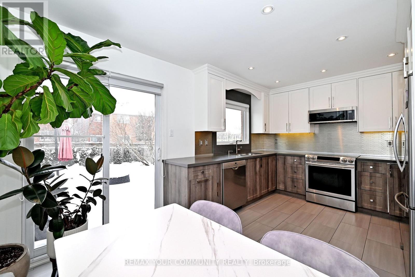 152 Vanguard Road W, Vaughan, Ontario  L4K 5G8 - Photo 15 - N12740310