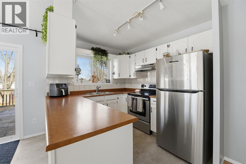 6122 38 Avenue, Stettler, Alberta  T0C 2L1 - Photo 14 - A2285028