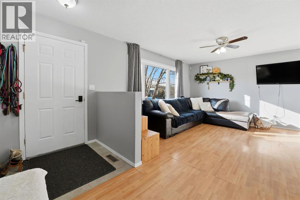 6122 38 Avenue, Stettler, Alberta  T0C 2L1 - Photo 5 - A2285028