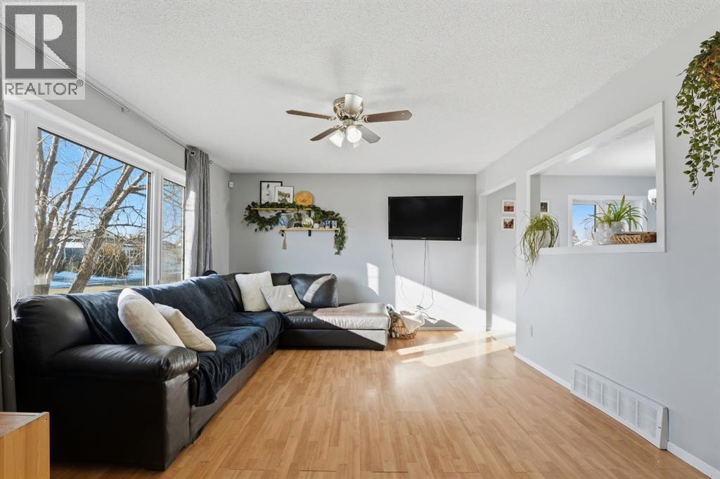 6122 38 Avenue, Stettler, Alberta  T0C 2L1 - Photo 6 - A2285028