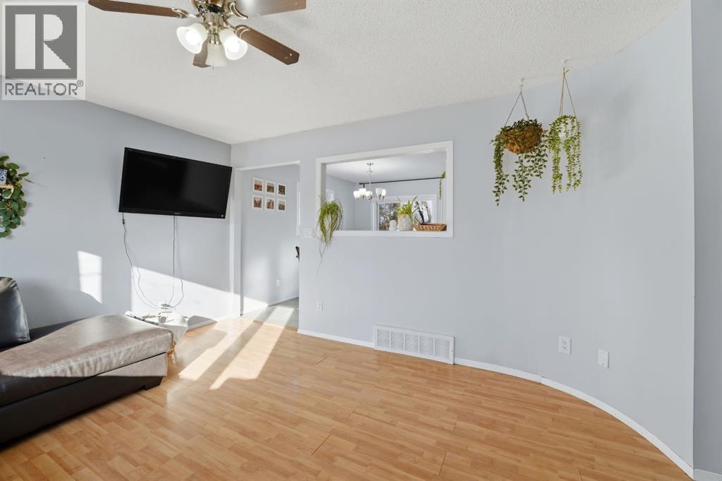 6122 38 Avenue, Stettler, Alberta  T0C 2L1 - Photo 7 - A2285028