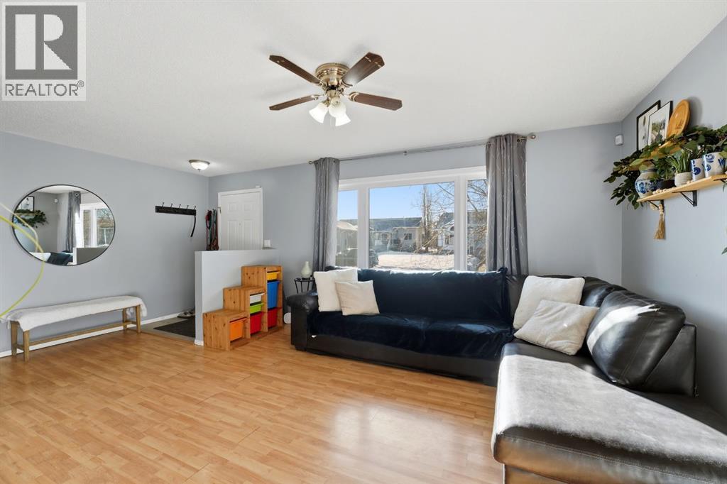 6122 38 Avenue, Stettler, Alberta  T0C 2L1 - Photo 8 - A2285028