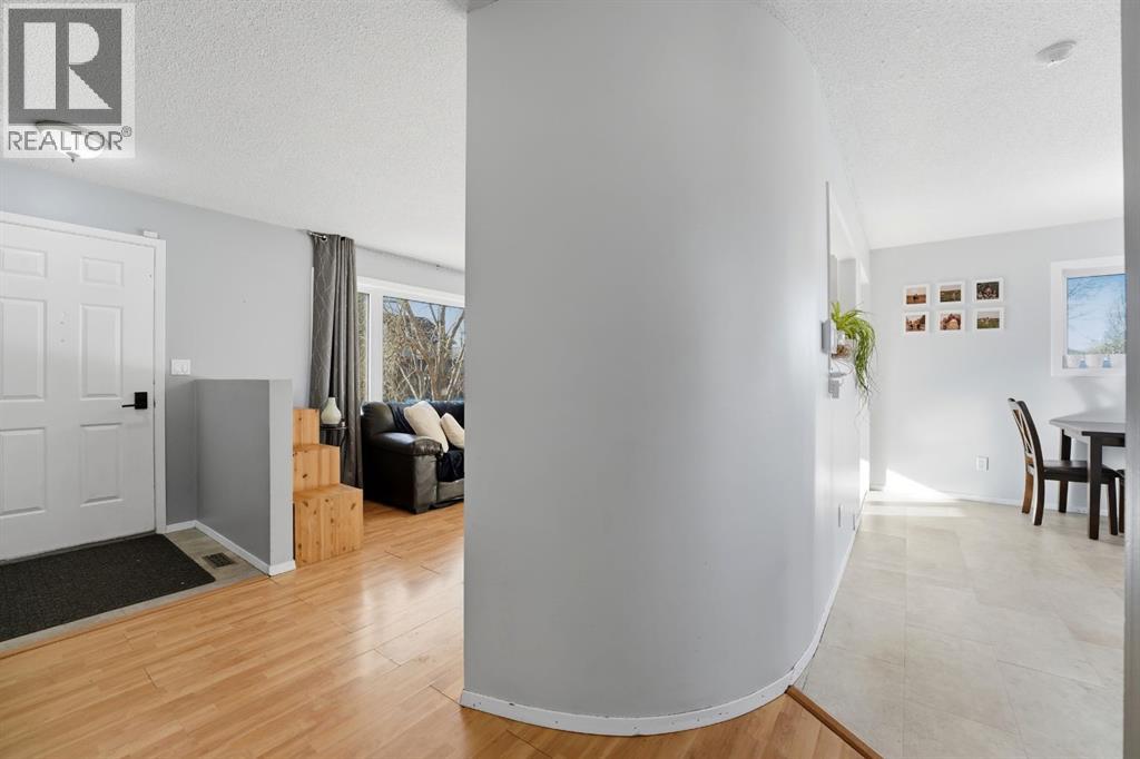 6122 38 Avenue, Stettler, Alberta  T0C 2L1 - Photo 9 - A2285028