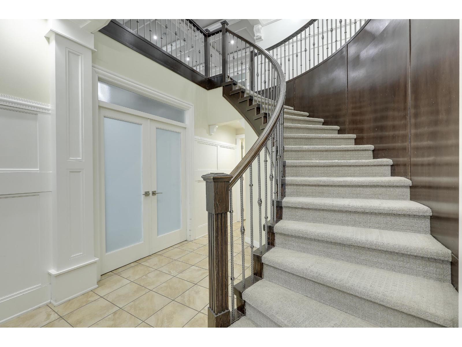 7028 Malvern Place, Surrey, British Columbia  V3W 6N2 - Photo 2 - R3089654