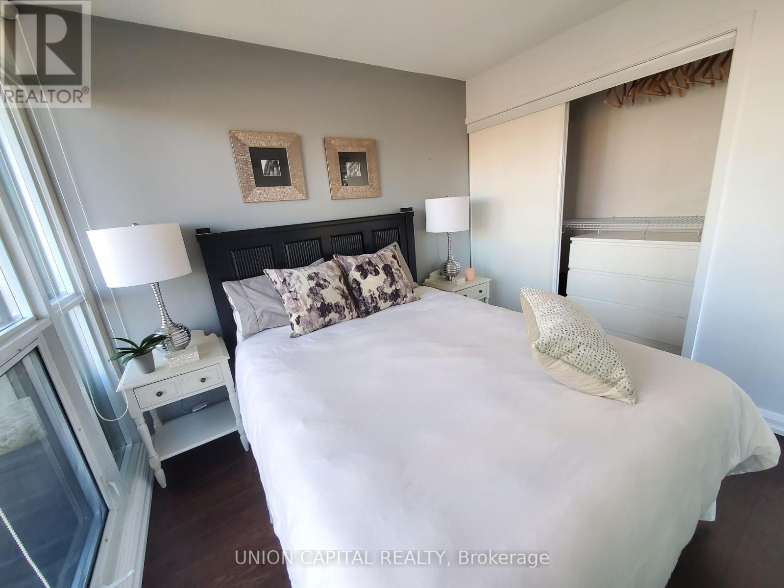 607 - 25 Capreol Court, Toronto, Ontario  M5V 3Z7 - Photo 10 - C12788952