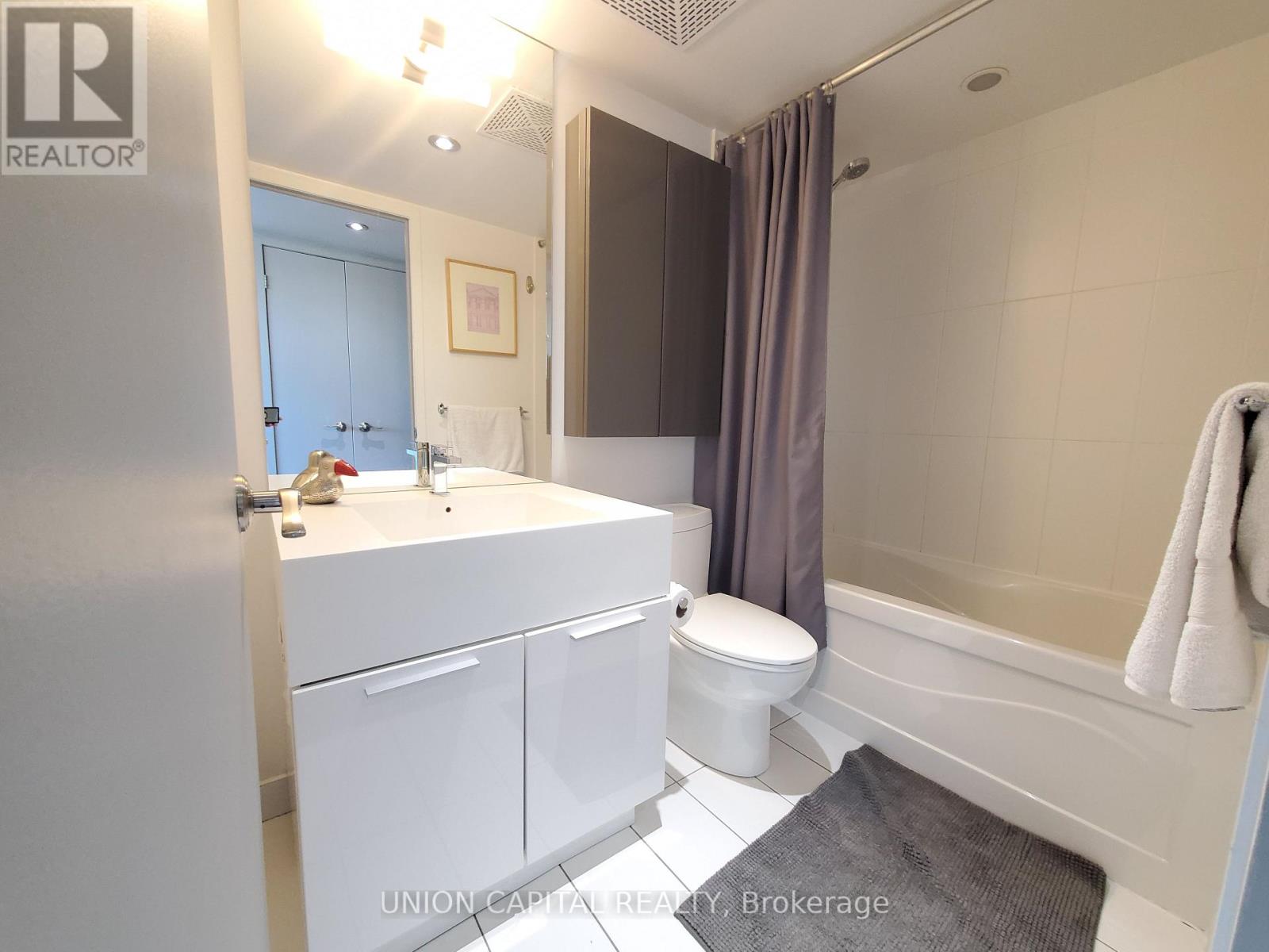 607 - 25 Capreol Court, Toronto, Ontario  M5V 3Z7 - Photo 11 - C12788952