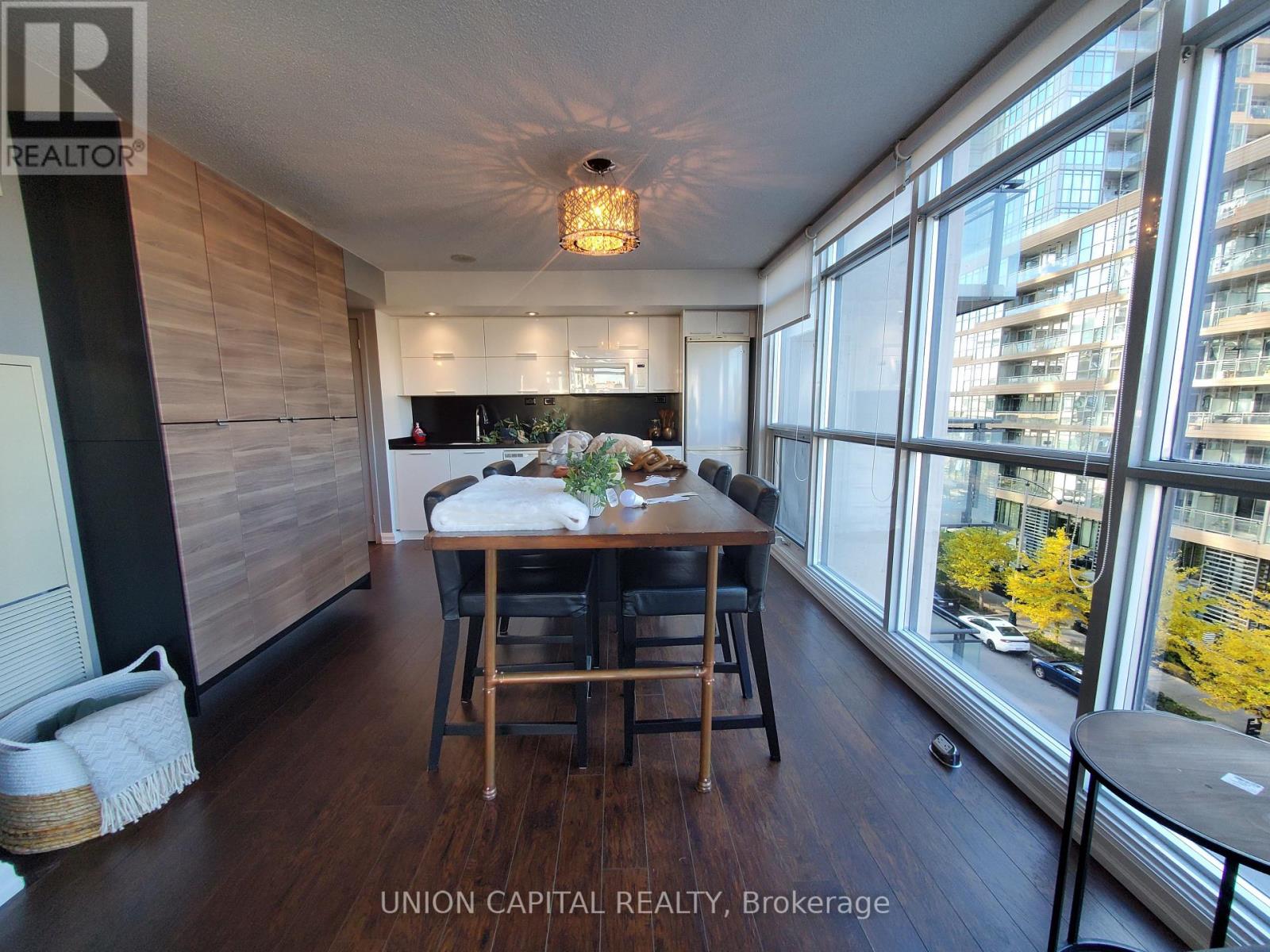 607 - 25 Capreol Court, Toronto, Ontario  M5V 3Z7 - Photo 4 - C12788952