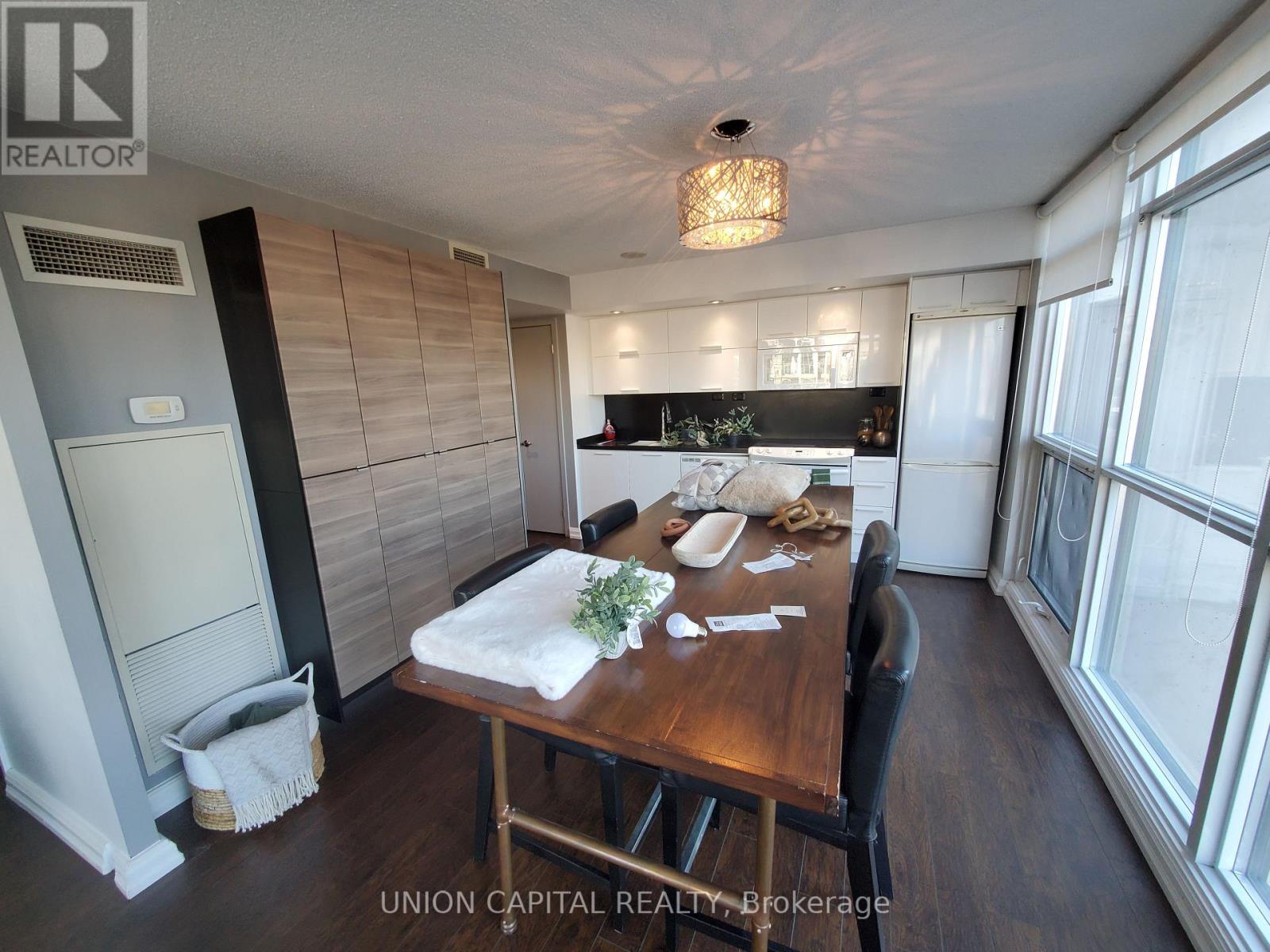 607 - 25 Capreol Court, Toronto, Ontario  M5V 3Z7 - Photo 5 - C12788952