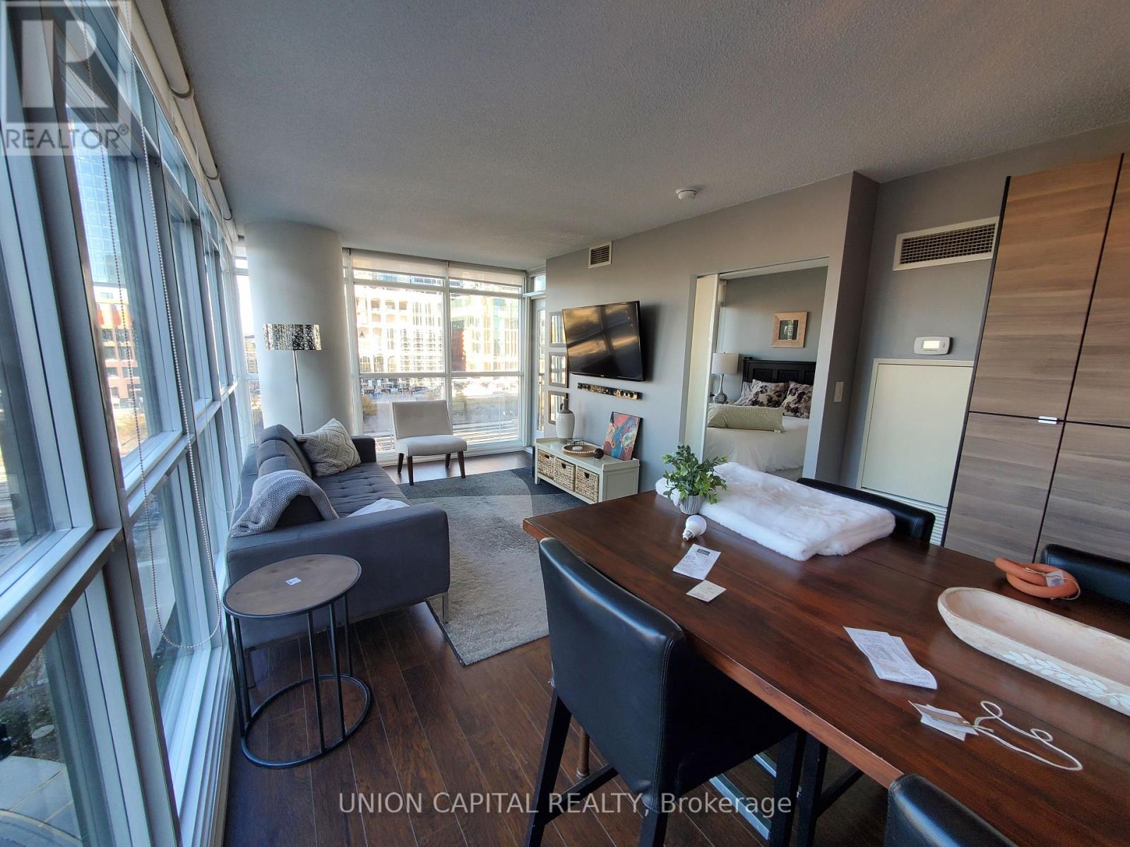 607 - 25 Capreol Court, Toronto, Ontario  M5V 3Z7 - Photo 7 - C12788952