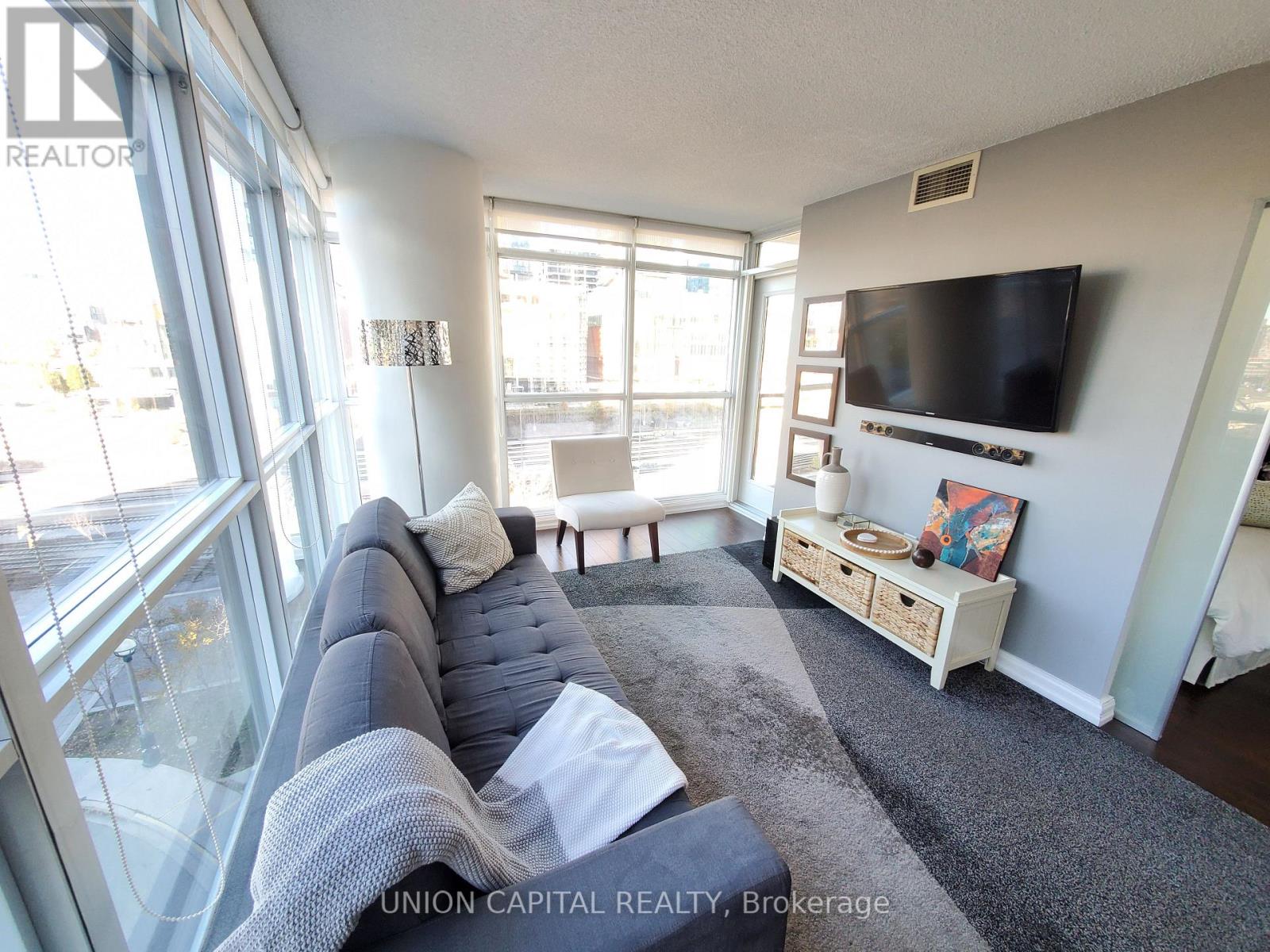 607 - 25 Capreol Court, Toronto, Ontario  M5V 3Z7 - Photo 8 - C12788952