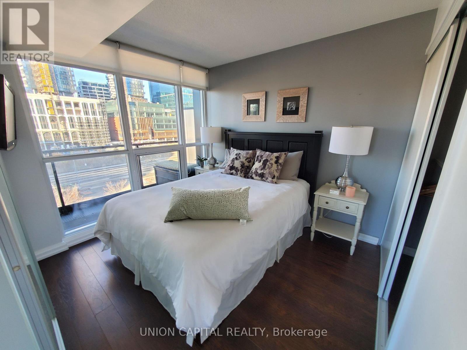 607 - 25 Capreol Court, Toronto, Ontario  M5V 3Z7 - Photo 9 - C12788952