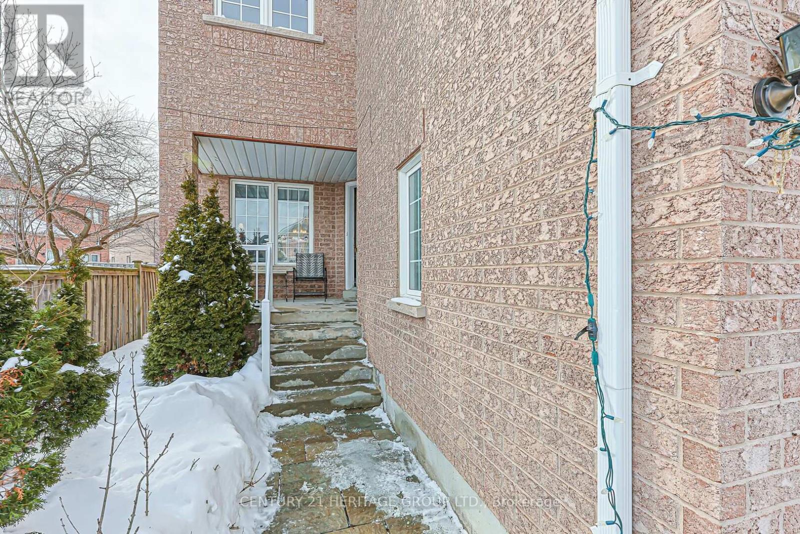 30 Mirando Street, Richmond Hill, Ontario  L4S 2W7 - Photo 2 - N12788972