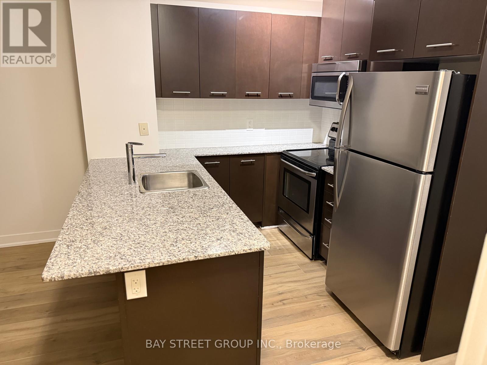 1610 - 360 Square One Drive, Mississauga, Ontario  L5B 0G7 - Photo 10 - W12788956