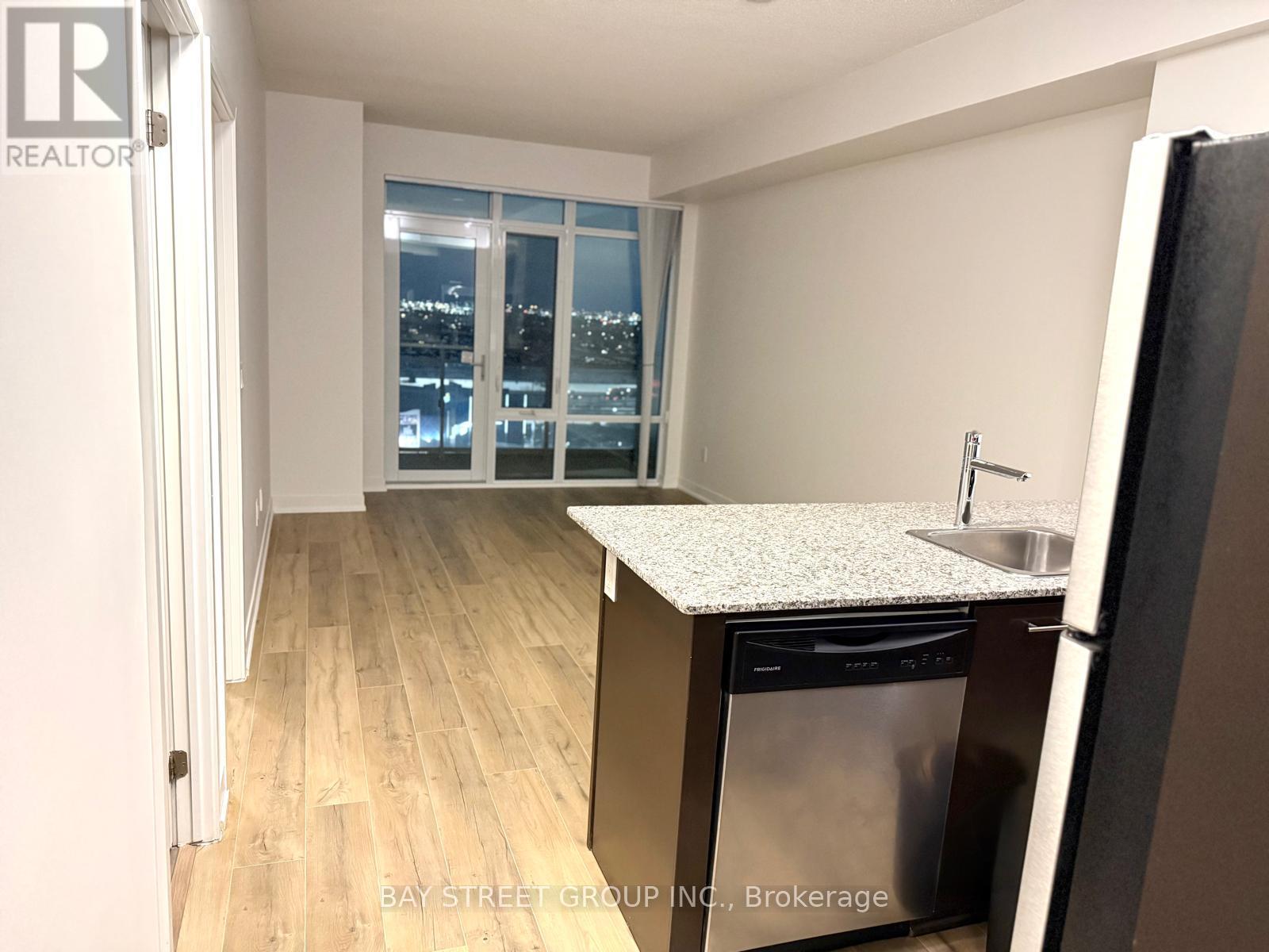 1610 - 360 Square One Drive, Mississauga, Ontario  L5B 0G7 - Photo 11 - W12788956