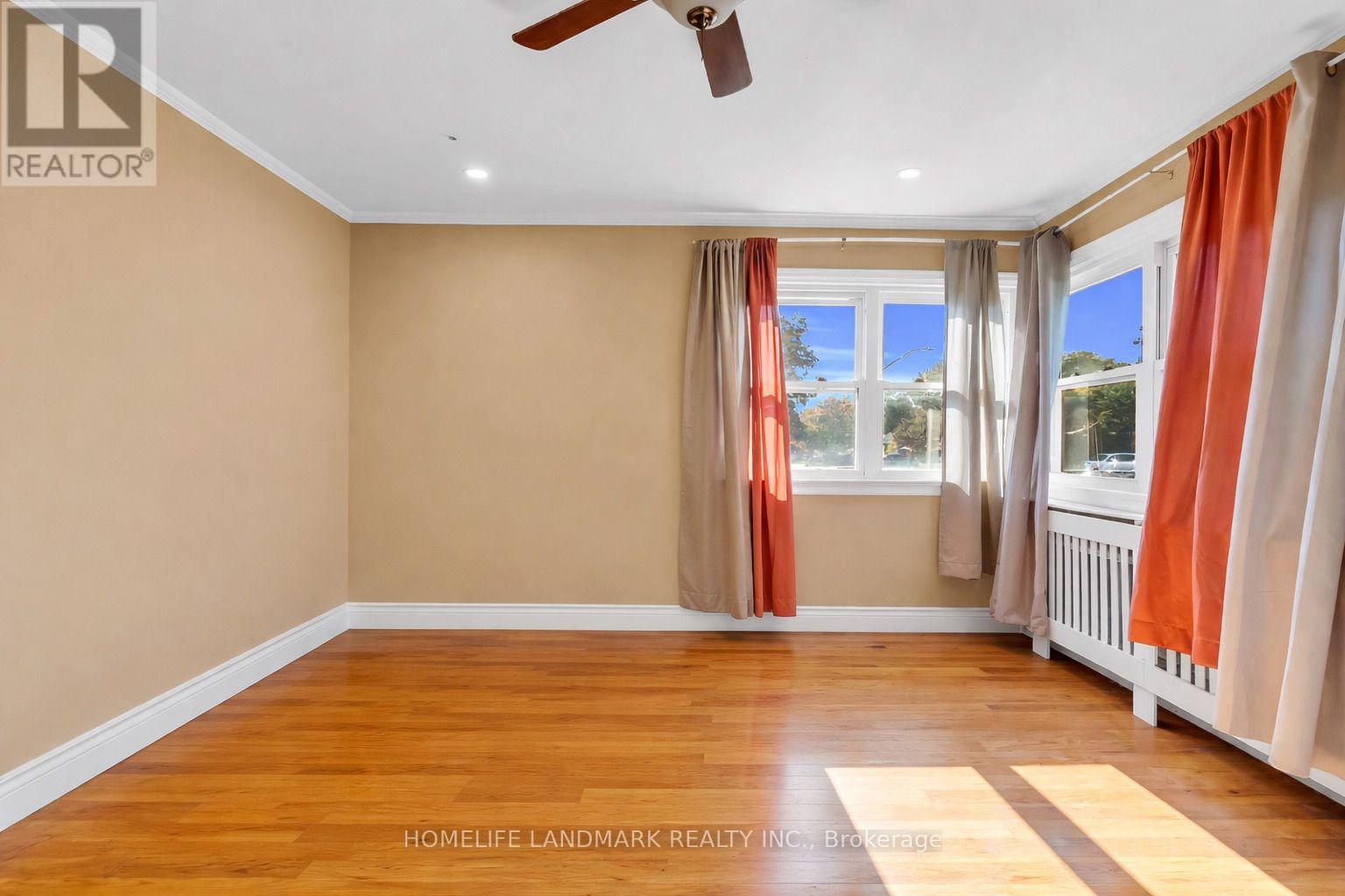 76 Ridge Drive, Oakville, Ontario  L6H 1B6 - Photo 2 - W12788966