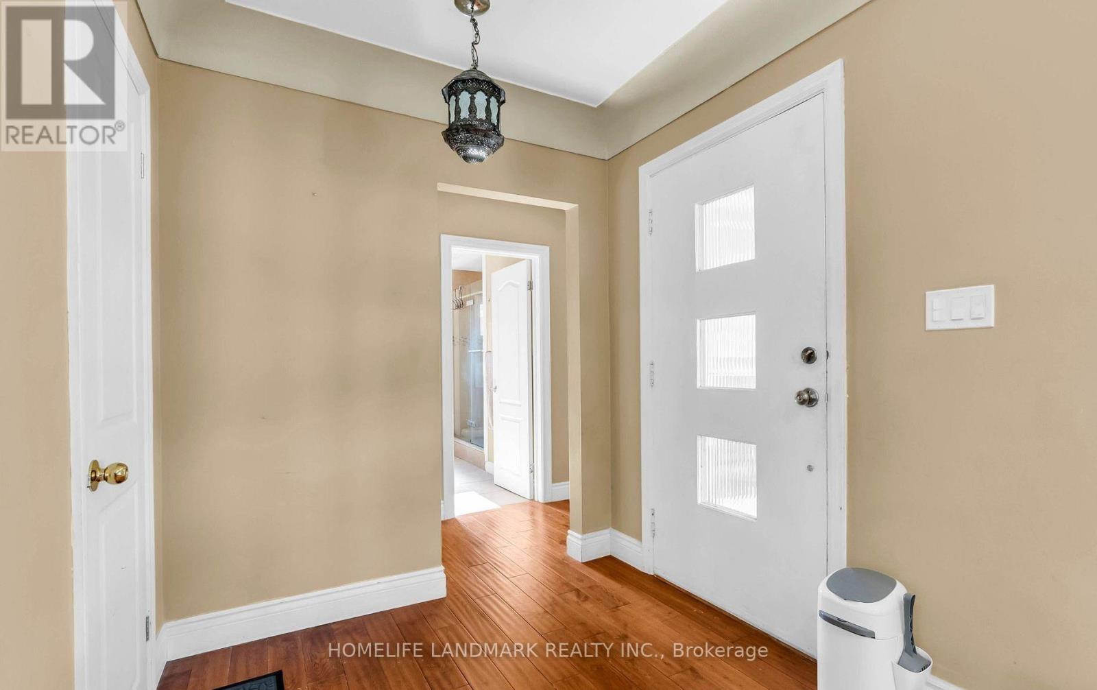 76 Ridge Drive, Oakville, Ontario  L6H 1B6 - Photo 3 - W12788966