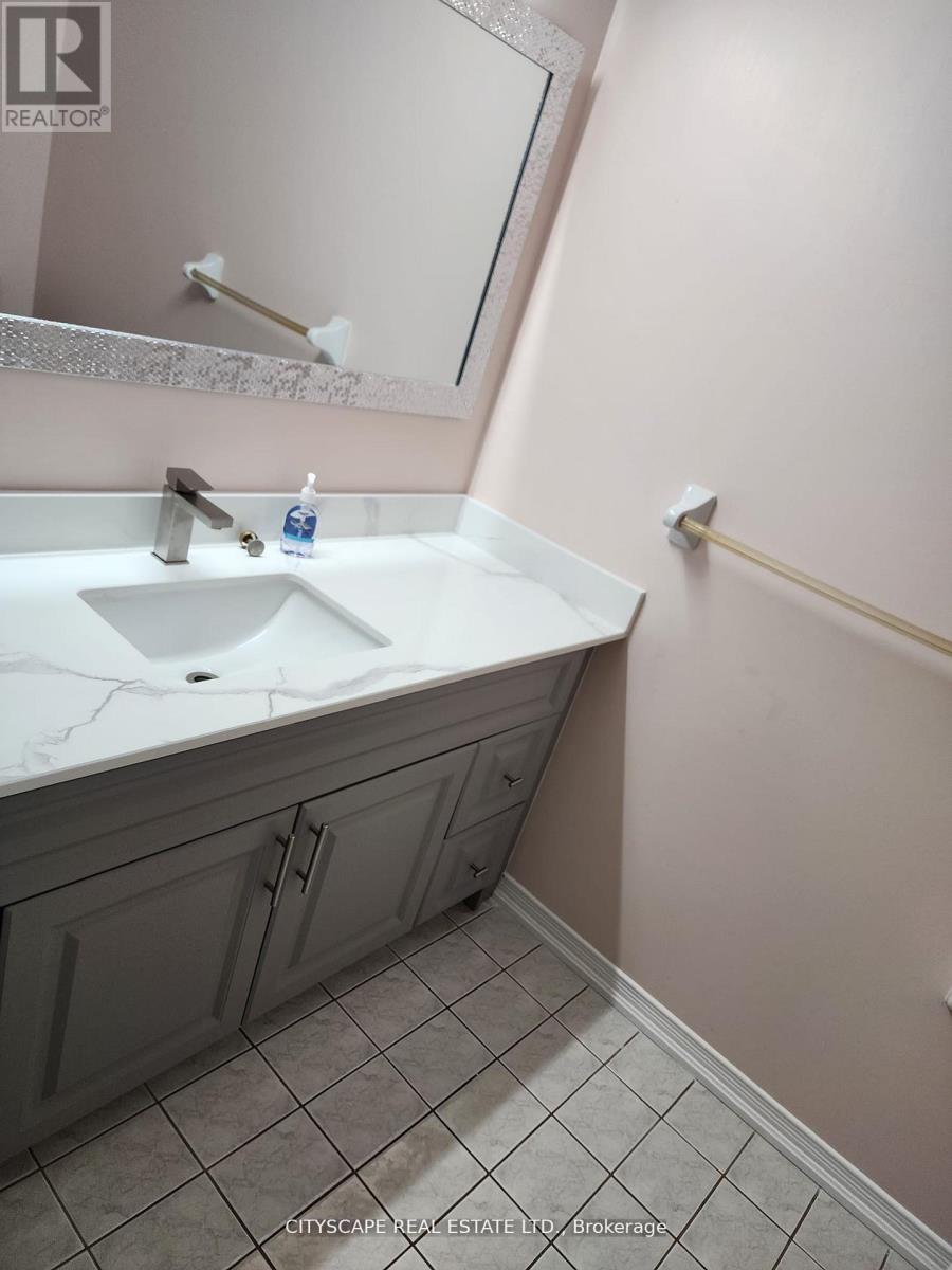 94 Unionville Crescent, Brampton, Ontario  L6P 2Z4 - Photo 22 - W12788970