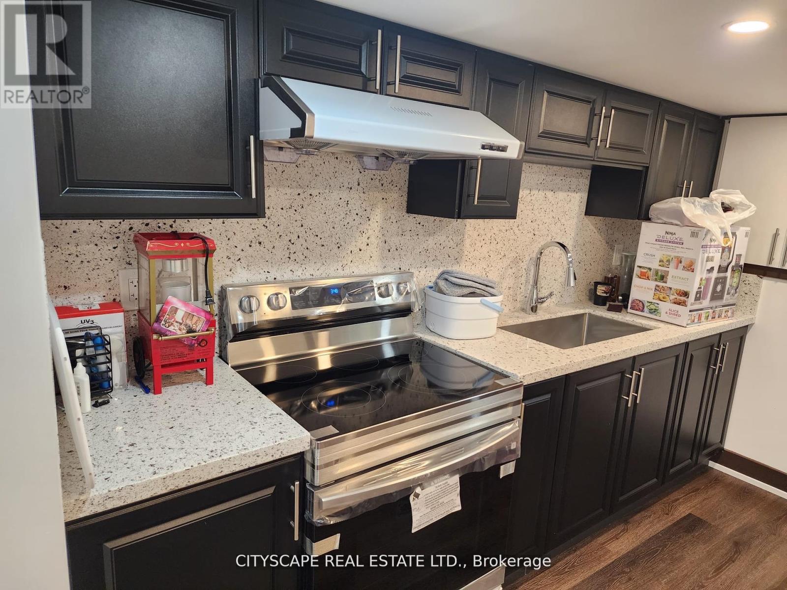 94 Unionville Crescent, Brampton, Ontario  L6P 2Z4 - Photo 6 - W12788970