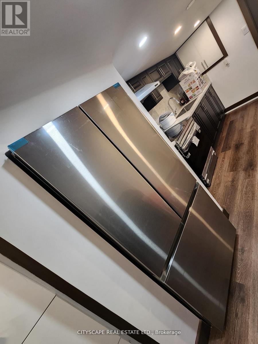 94 Unionville Crescent, Brampton, Ontario  L6P 2Z4 - Photo 8 - W12788970