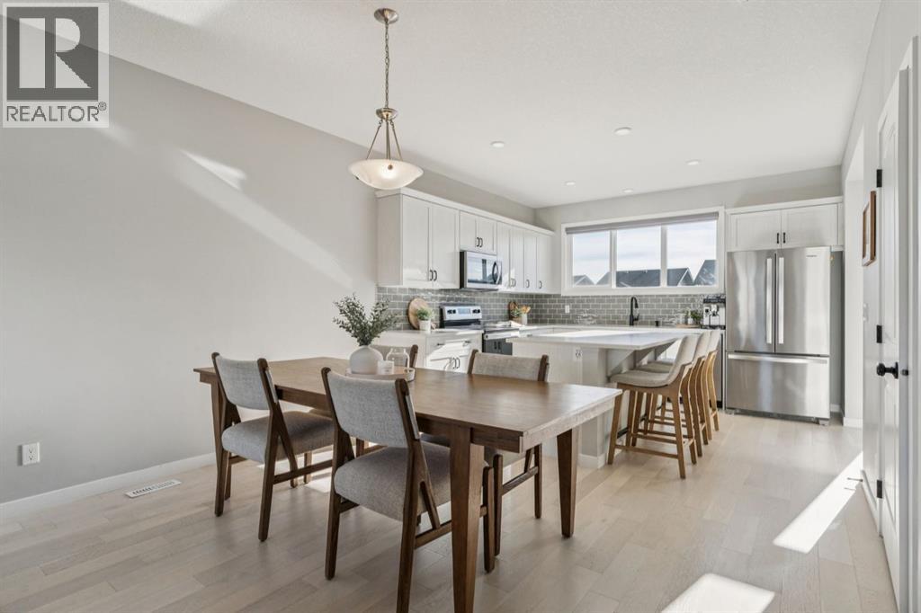 22 Precedence Glen, Cochrane, Alberta  T4C 2W7 - Photo 6 - A2283092