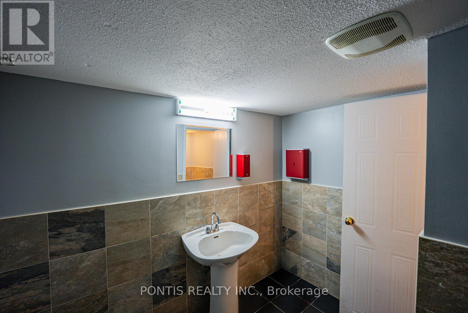 4918 Yonge Street, Toronto, Ontario  M2N 5N5 - Photo 33 - C12788160