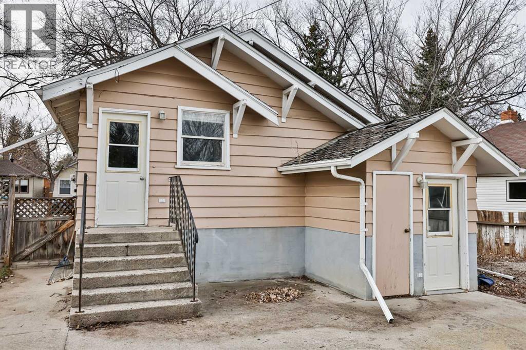 911 8 Street S, Lethbridge, Alberta  T1J 2K7 - Photo 2 - A2280670