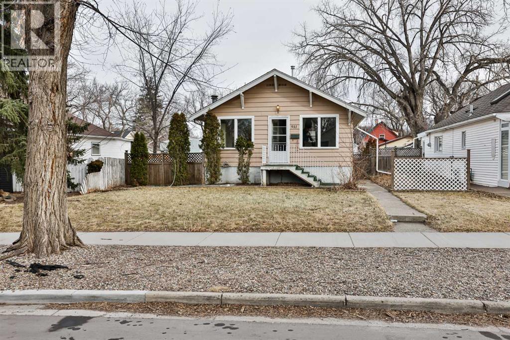 911 8 Street S, Lethbridge, Alberta  T1J 2K7 - Photo 1 - A2280670