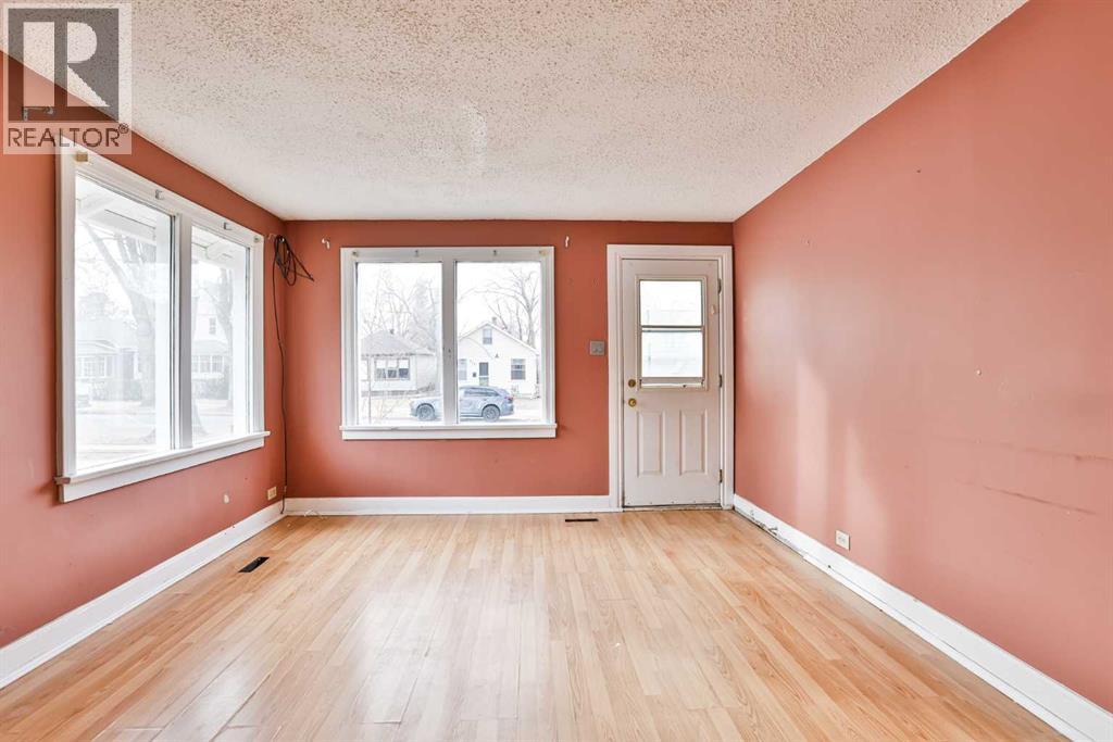 911 8 Street S, Lethbridge, Alberta  T1J 2K7 - Photo 4 - A2280670