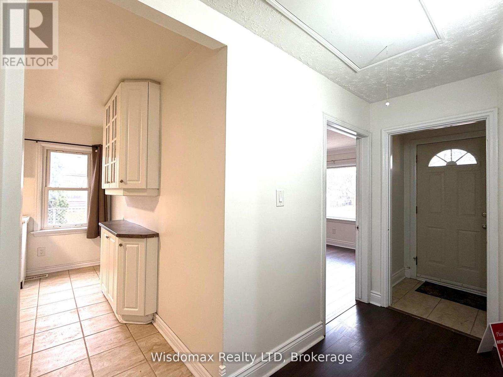 Mainfloor - 6481 Erwin Crescent, Niagara Falls, Ontario L2G 4Z9 - Photo 7 - X12789002