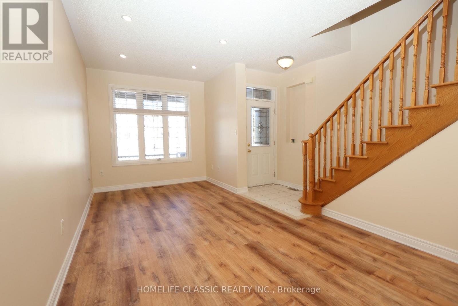 41 Chelton Dr Drive, Richmond Hill, Ontario  L4E 4A9 - Photo 3 - N12789018