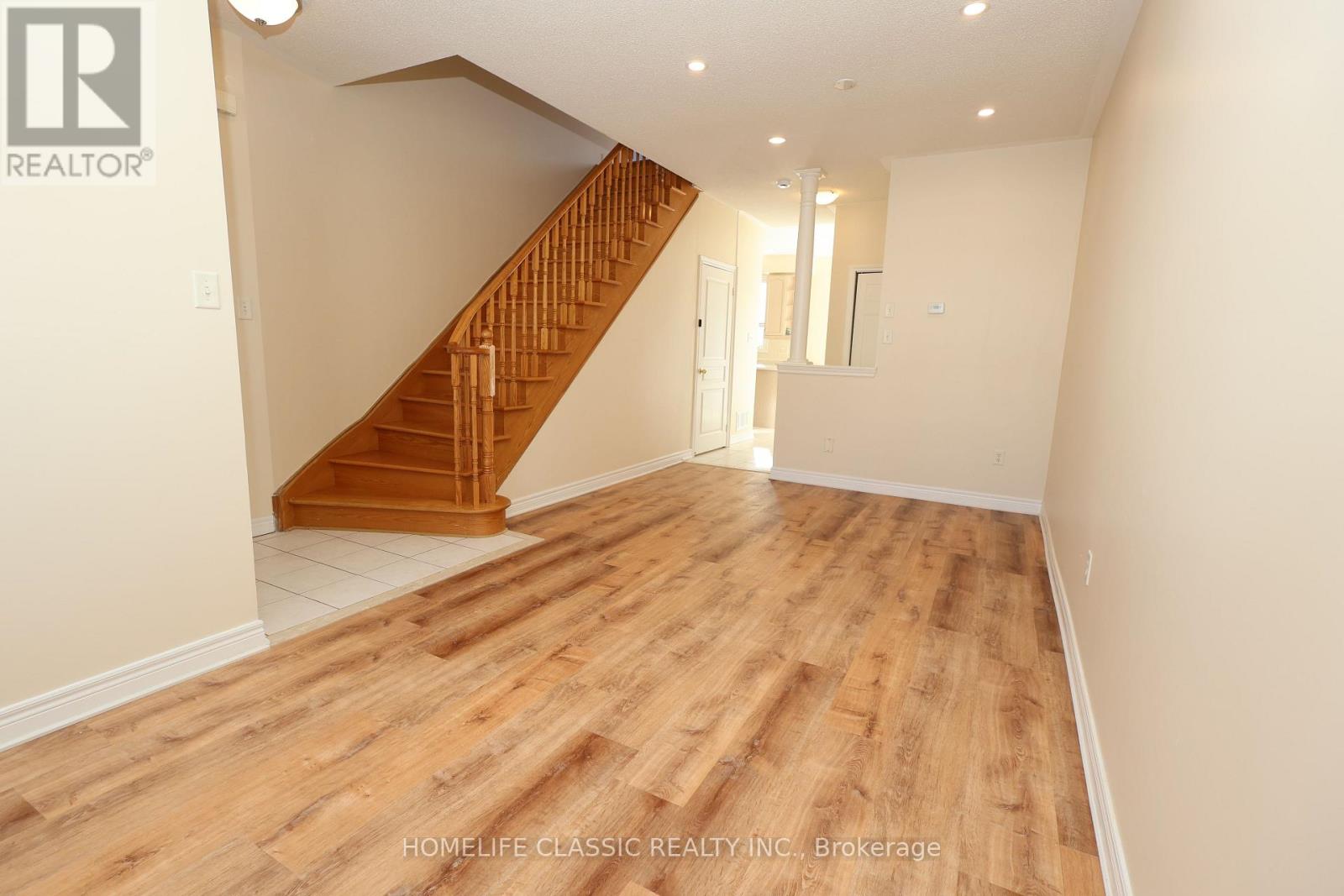 41 Chelton Dr Drive, Richmond Hill, Ontario  L4E 4A9 - Photo 4 - N12789018