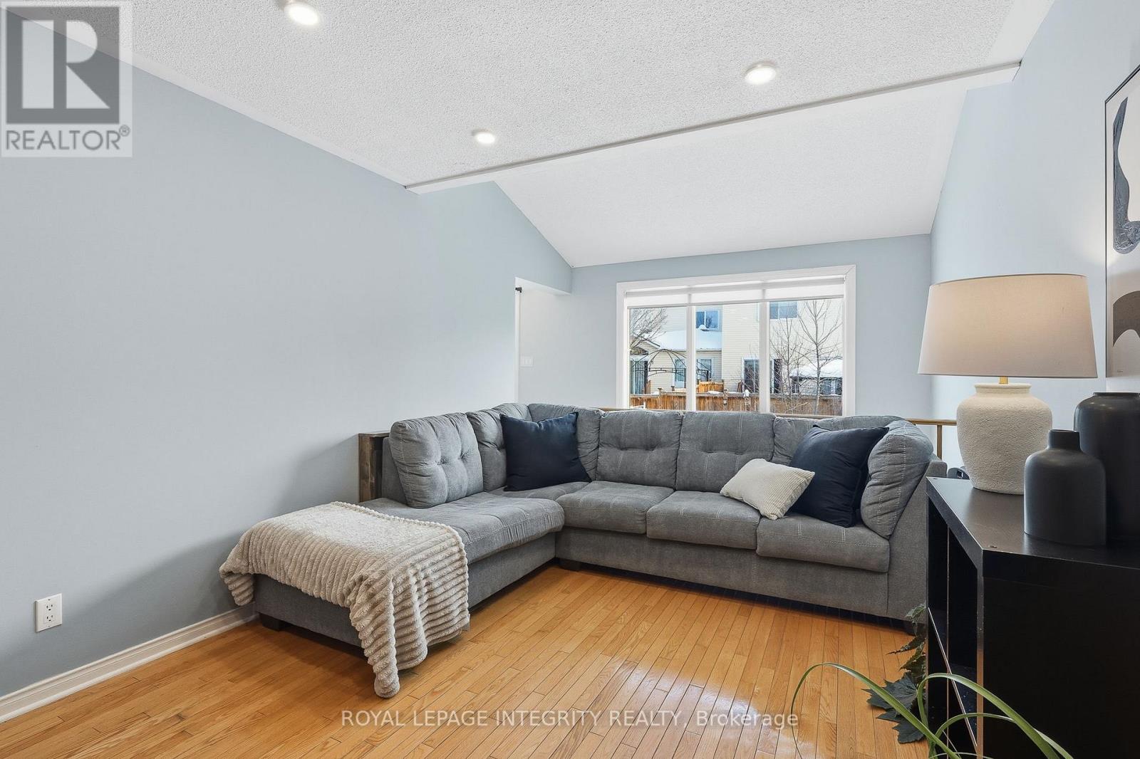 2049 Sunland Drive, Ottawa, Ontario  K4A 3K8 - Photo 12 - X12788144