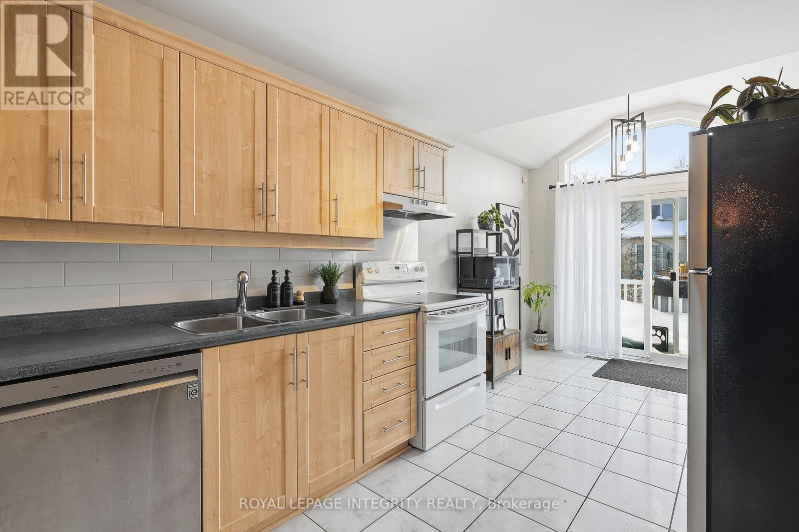 2049 Sunland Drive, Ottawa, Ontario  K4A 3K8 - Photo 13 - X12788144